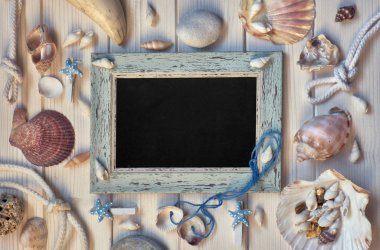 Açık ahşap üzerine Deniz Dekorasyonlu Kara Tahta, tonlu resim, metin alanı