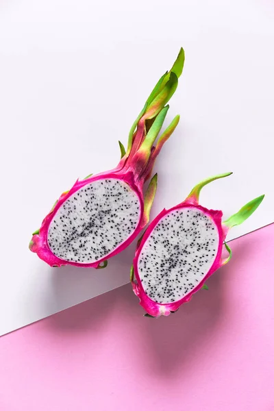 Diseño Plano Creativo Con Dragonfruit Papel Bicolor Fondo Blanco Rosa — Foto de Stock