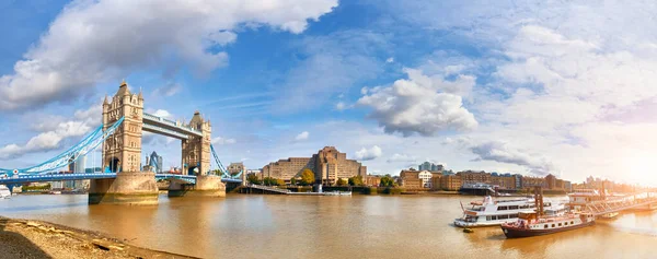 Panoramic Image Tower Bridge London Bright Sunny Day Autumn Clouds — стокове фото