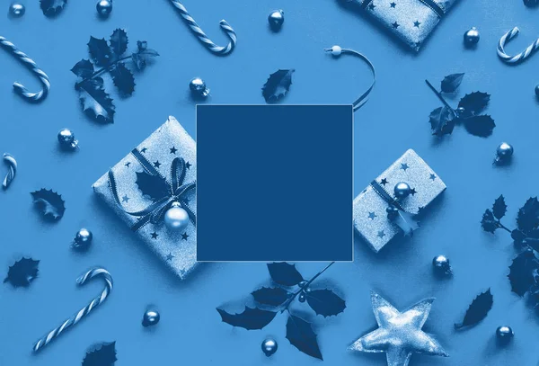 Fondo Navidad Festivo Color Azul Monocromo Con Cajas Regalo Brillantes — Foto de Stock