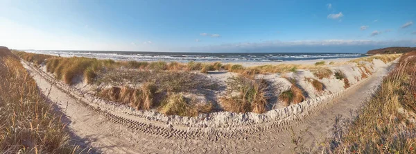 德国北部波罗的海海岸外的希登斯岛 自行车道和海滨沙丘的全景图像 — 图库照片