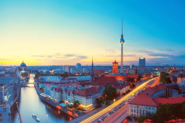 Skyline Von Berlin Deutschland Mit Fernsehturm Berliner Rathaus Und Einer — Stockfoto