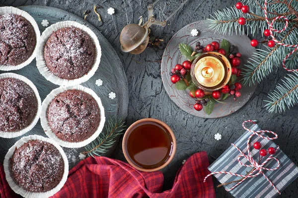 Schokoladenmuffins Teetasse Teenetz Auf Grauem Rustikalem Backgrond Mit Geschenkbox Und — Stockfoto