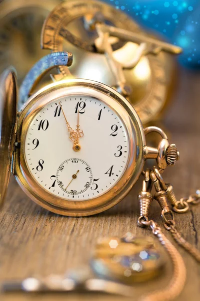 Relógio Vintage Fundo Festivo Mostrando Cinco Doze Feliz Ano Novo — Fotografia de Stock