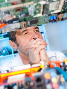 Öyle dalıp gitmişim kıdemli eletronics mühendisi