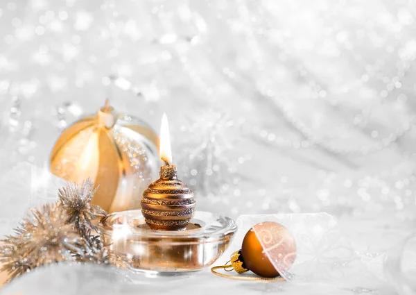 Vánoční dekorace se svíčkou, textový prostor — Stock fotografie
