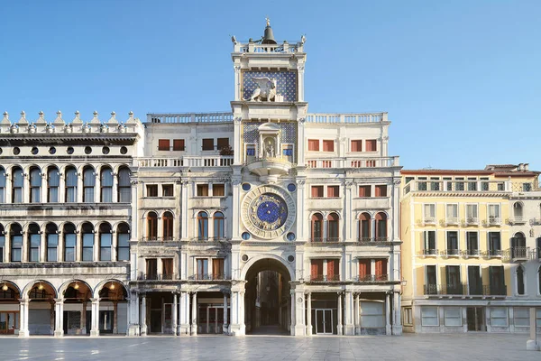 威尼斯带有黄道带标志的天文钟楼 — 图库照片