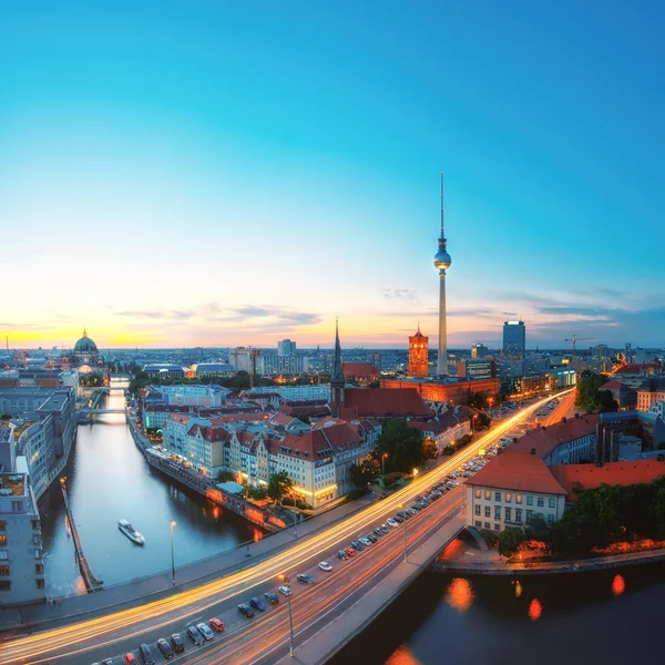 Skyline Of Berlin por la noche — Foto de Stock