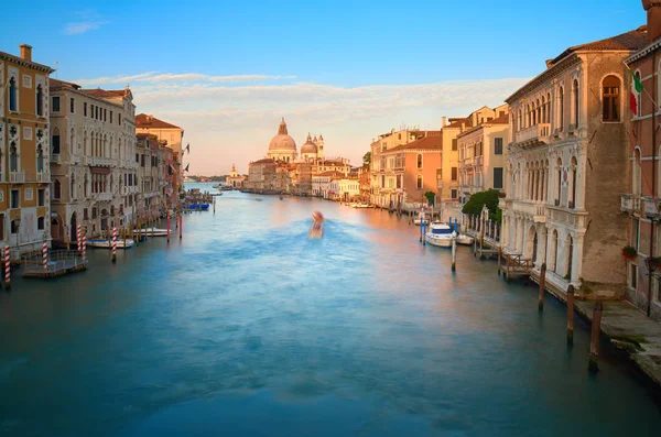 Gran Canal y Basílica Santa Maria della Salute en Venecia —  Fotos de Stock