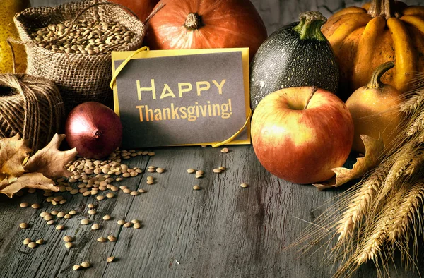 Autumn arrangement on wood and greeting "Happy Thanksgiving" on — Stockfoto