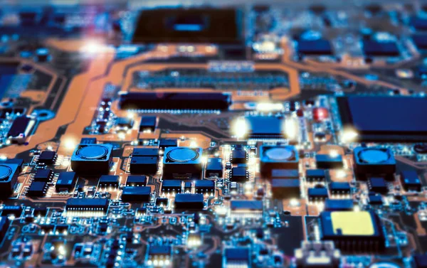 Detail der elektronischen Platine in der Hardware-Werkstatt — Stockfoto