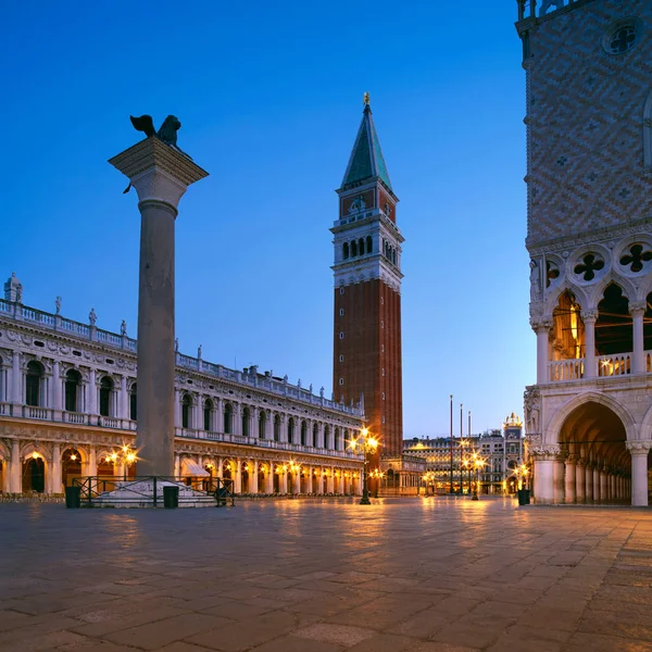 Piazza San Marco Velencében, Olaszországban, kora reggel — Stock Fotó