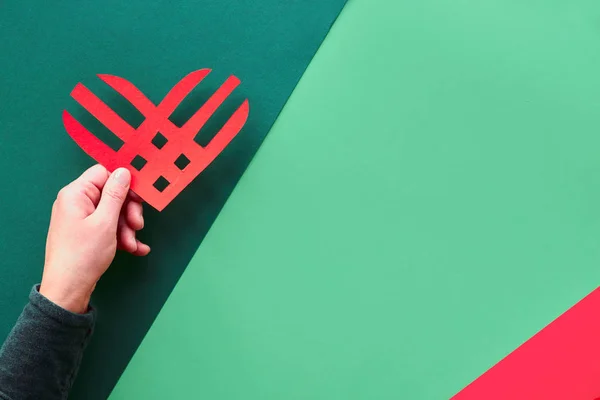 Creative paper lay, top view on the concept of Giving Tuesday. GCreative paper lay, top view on the concept of Giving Tuesday. Geometric paper flat layout, paper stripe heart, text space. Givingtuesda — Stock Photo, Image