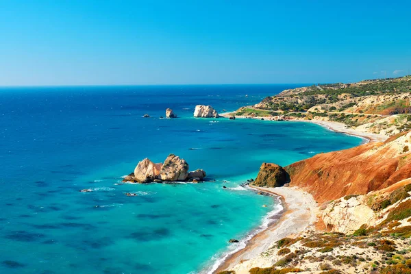 Seashore and pebble beach with wild coastline in Cyprus island, Greece by Petra tou Romiou sea rocks — Stock Photo, Image
