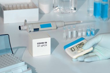 Covid-19 Coronavirus test kiti. 2019 ncov PCR tanı kiti. Zaman ayarlı eldiven. Klinik örneklerde covid19 virüsünü tespit etmek için Rt-PCR kiti. 