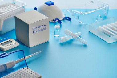 Sars-Cov-2 PCR tanı kiti. Bu Rt-qpcr kiti, 2019-ncov virüsünün belirli bir bölgesini tespit ederek Covid-19 viral zatürreeye neden olan DNA parçacığının gerçek zamanlı olarak ters transkripsiyon ve amplifikasyonu için..