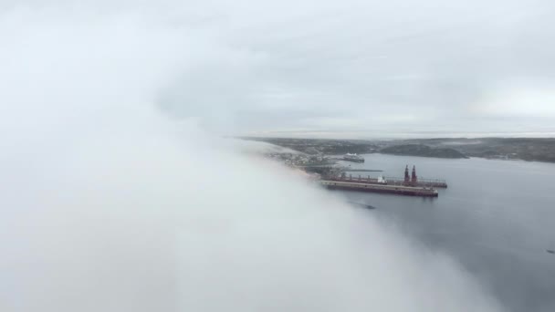 Vista Aérea Través Una Nube Muelle Una Ciudad Costera Quebec — Vídeo de stock