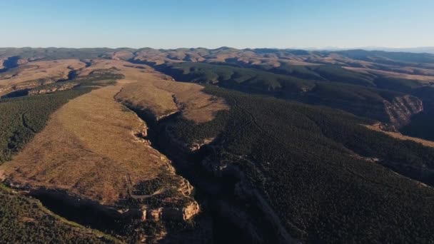 Panorama Udara Dengan Pemandangan Pegunungan Dengan Pueblo Sun Temple Reruntuhan — Stok Video