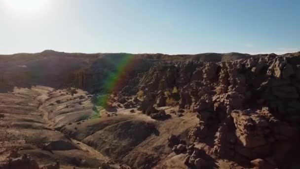 Drone Shot Sunlit Geological Formation Wastelands Utah Usa — Vídeos de Stock