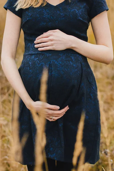 Photo Maternité Une Femme Enceinte Tenant Son Ventre Bosse Bébé — Photo