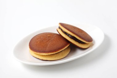 dorayaki japon geleneksel gözleme beyaz arka plan izole