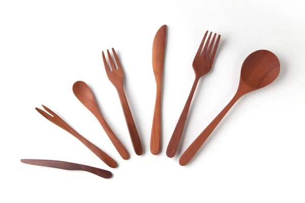 Cuchillos de madera sppons tenedores cuchillo aislado sobre fondo blanco — Foto de Stock