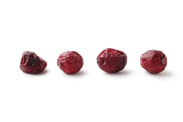 Cranberries secas isoladas sobre fundo branco — Fotografia de Stock