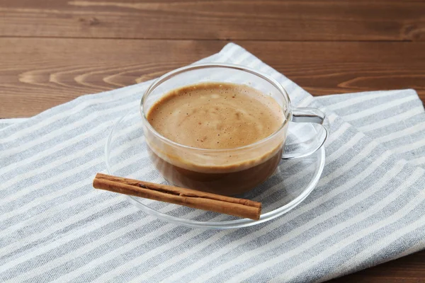 Tasse Café Latte Milchkaffee auf dem Tisch — Stockfoto
