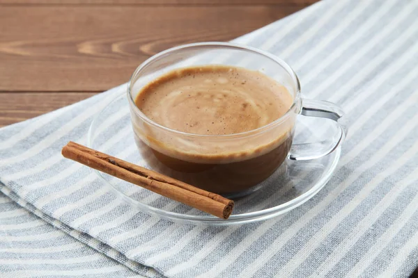 Tasse Café Latte Milchkaffee auf dem Tisch — Stockfoto