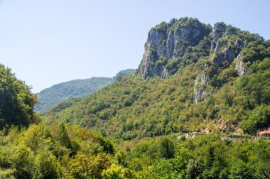 Sırbistan ve Karadağ kayalar bölmek