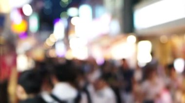 Geceleri Harajuku. Tokyo, Japonya Takeshita sokak ünlü Caddesi'nde akşam neon ışık ile insanlar