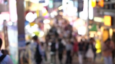 Geceleri Harajuku. Tokyo, Japonya Takeshita sokak ünlü Caddesi'nde akşam neon ışık ile insanlar