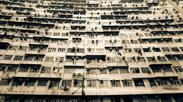 Hong Kong old resident apartment. Local life living in a pack space of world most expensive city — Stock Photo, Image