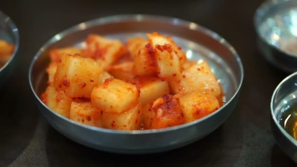 Different kind of Korean kimchi side dishes, napa cabbage and radish pickle — Stock video