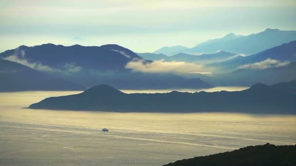 Golden ocean bay with mountain silhouette landscape. beautiful panorama view of nature — Stockvideo