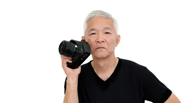 Asiático homem sênior começar a fotografia como hobby no tempo livre — Fotografia de Stock