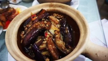 Hong Kong stili kil pot pirinç kase yumurta ve domuz