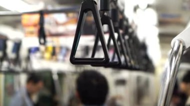 Üçgen metro treninin Japonya'da işler. Asya'nın soyut toplu ulaşım