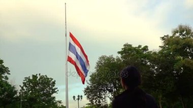 Yarıya veya saygı için Tayland ulusal bayrak ve mouring half-staff
