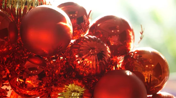 Glänzende Weihnachten rot und gold Ornament Hintergrund — Stockfoto