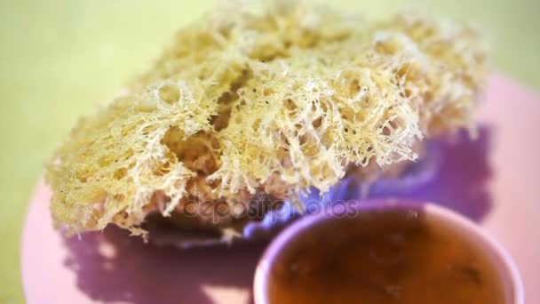 Taro frito crujiente Dim sum, desayuno tradicional cantonés — Vídeo de stock