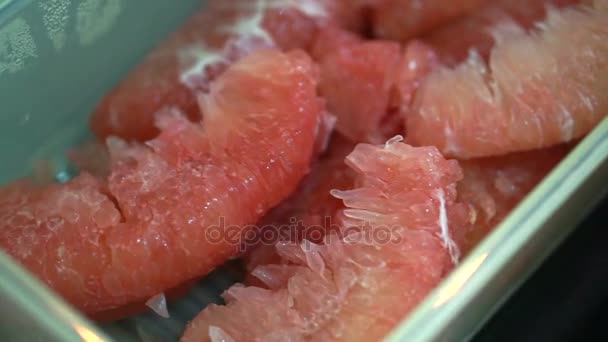 Pomelo rosa, cítricos tropicales ricos en vitaminas — Vídeo de stock