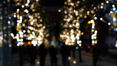 Işık aydınlatma ağaç üzerinde kış Noel tatili için dekorasyon bulanıklık 