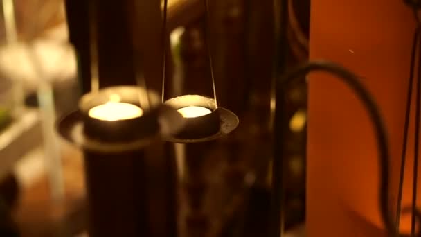 Расслабляющий спа украшения свеча висит мобильный — стоковое видео