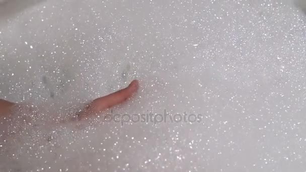 Feet enjoying a relaxing bathtub in bubble bath — Stock Video