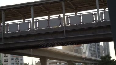 Bangkok, Tayland: Eylül 2016: street Bangkok sabah üretim emrindeki skytrain, metro şehir hayatı için