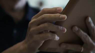 Asya komuta sizde tablet teknolojisi üzerinde hisse senedi yatırım bilgilerini görüntüleme