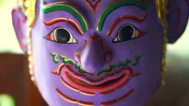 Altın Khon sabah güneşi performans ekranda maskeleri