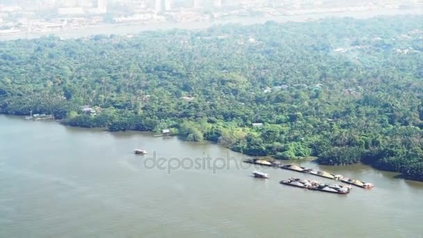 Barco de transporte de arena en el río principal tailandés — Vídeo de stock