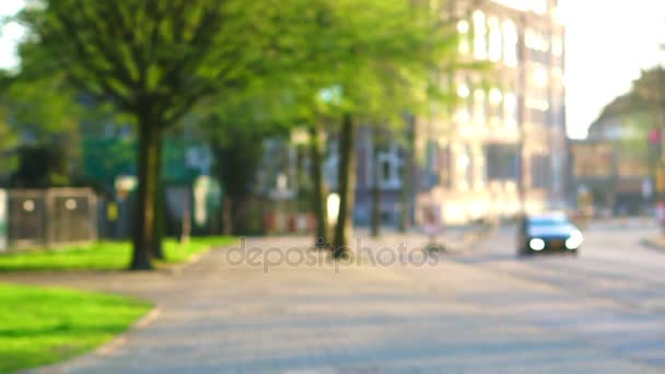 Blur Amsterdam parque da cidade e vista de rua ao pôr do sol à noite. Movimento lento 120fps royalties tiro livre da vida, vivendo na Holanda — Vídeo de Stock
